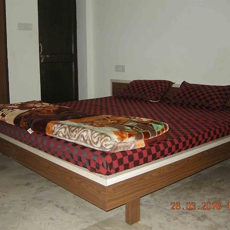 Sadhna Guest House Бопал Екстериор снимка
