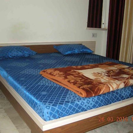 Sadhna Guest House Бопал Екстериор снимка