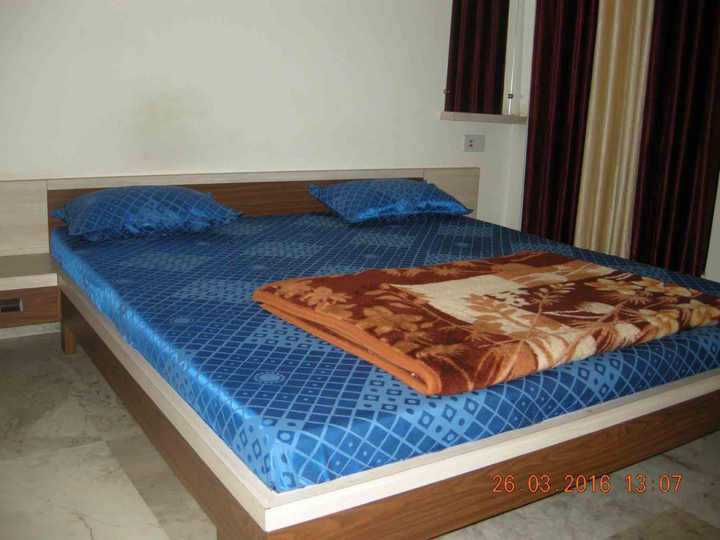 Sadhna Guest House Бопал Екстериор снимка