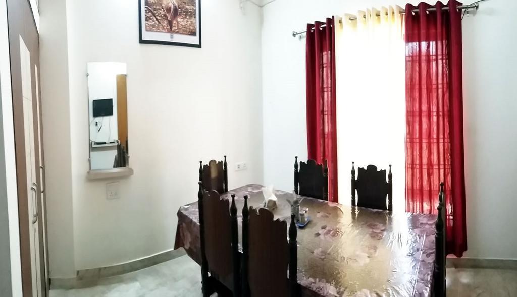 Sadhna Guest House Бопал Екстериор снимка